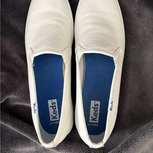 Keds White Leather Slip-On Sneakers Womens 8.5 Slim Comfort Casual